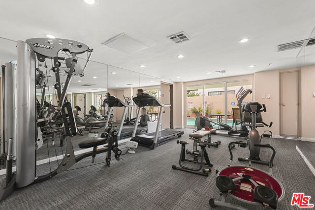 5224 Zelzah Avenue, Encino CA: https://media.crmls.org/mediaz/cff19237-0b27-4979-b8d9-78002dd7fe65.jpg