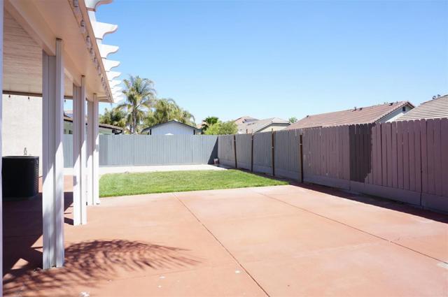 334 Honeybell Street, Los Banos CA: https://media.crmls.org/mediaz/cff1ad05-1db7-4f0d-9f11-9ea258bfcfb1.jpg