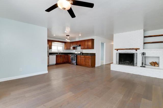 554 7Th St, Imperial Beach CA: https://media.crmls.org/mediaz/cff23093-3275-4c1c-9ef2-700bf87be868.jpg