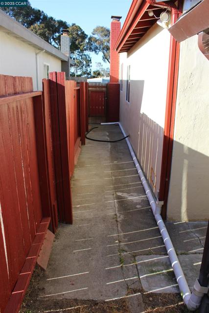 2956 Mckenzie Dr, Richmond CA: https://media.crmls.org/mediaz/cff27c2f-3e80-4f52-837a-2da94ea9b552.jpg