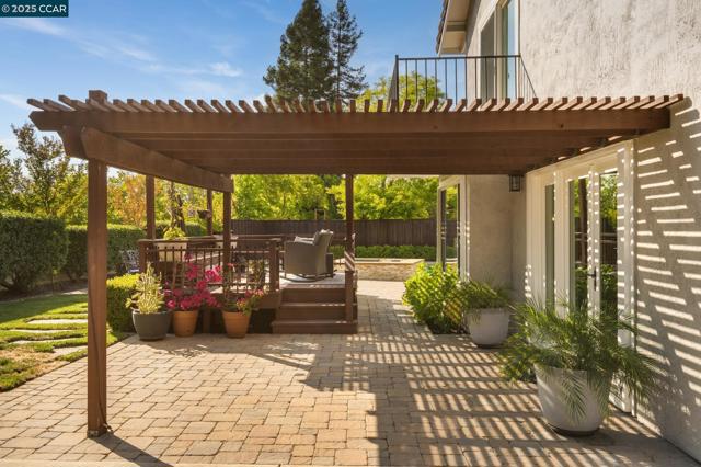 2060 Canyon Crest Ave, San Ramon CA: https://media.crmls.org/mediaz/cff2b861-aebf-4189-9df4-c7c41a19e6f4.jpg