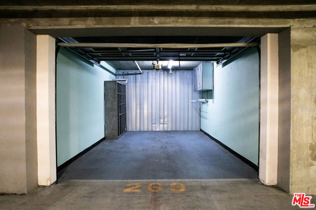 488 E Ocean Boulevard, Long Beach CA: https://media.crmls.org/mediaz/cff35f87-96fb-46e2-8f73-3d2ea926a63d.jpg