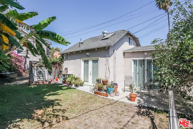 4516 ST CHARLES Place, Los Angeles CA: https://media.crmls.org/mediaz/cff39a26-513e-4b1d-b917-12bc4fab484e.jpg