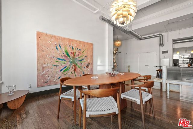849 S Broadway, Los Angeles CA: https://media.crmls.org/mediaz/cff3a5ec-4a2f-4e35-a616-f3485cd677eb.jpg