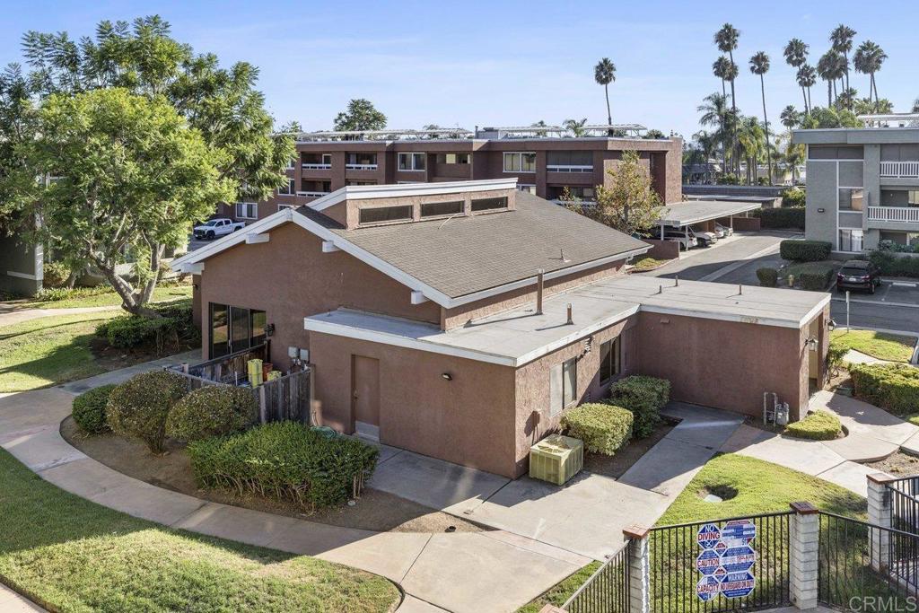 1050 Washington Ave - photo 18