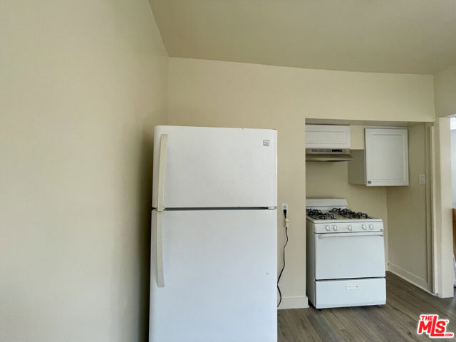 4623 Wesley Avenue, Los Angeles CA: https://media.crmls.org/mediaz/cff3ce92-0ec8-4db1-95c8-0caea3c75ad5.jpg