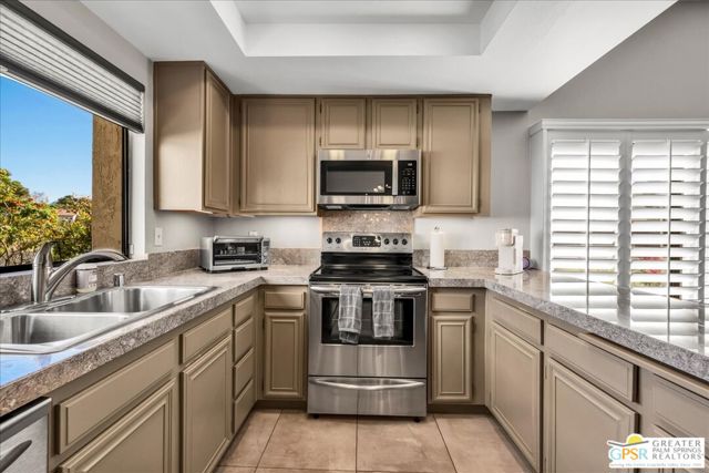 1678 Paseo De La Palma, Palm Springs CA: https://media.crmls.org/mediaz/cff43431-b63b-44d8-9a06-f1a8109edde4.jpg