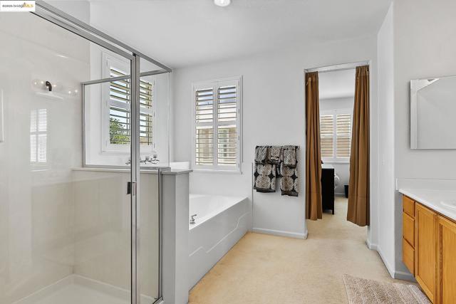 907 Snapdragon Way, Brentwood CA: https://media.crmls.org/mediaz/cff4648c-d91c-4fe9-a1f8-4fc3e6d3fe1f.jpg