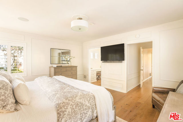 678 Loring Avenue, Los Angeles CA: https://media.crmls.org/mediaz/cff4b4f7-e22b-4b25-8a8a-20539cbcef88.jpg