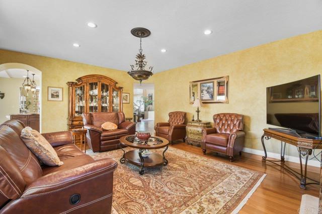 15718 Creek Hills Road, El Cajon CA: https://media.crmls.org/mediaz/cff4fad2-df88-45bb-9eef-30a55a8aad25.jpg