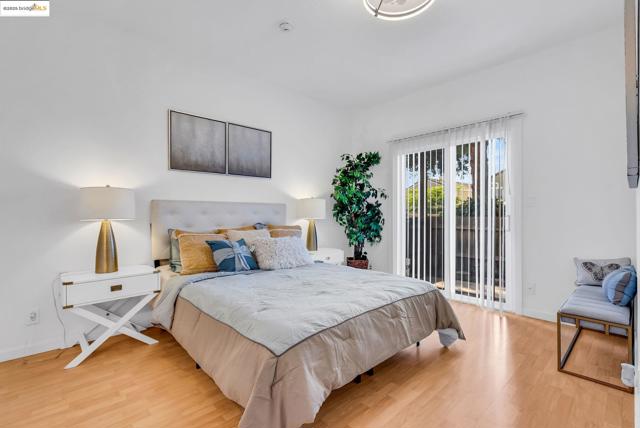 2912 Flint St, Union City CA: https://media.crmls.org/mediaz/cff500c9-6e5a-4d5e-bf61-8b30176c7e54.jpg