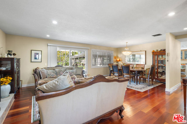 1756 Milano, Montebello CA: https://media.crmls.org/mediaz/cff52da0-1158-4f8e-a714-49bc478a9929.jpg