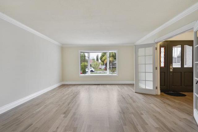 890 Greenwich Drive, Gilroy CA: https://media.crmls.org/mediaz/cff5694a-132d-414b-accb-1757a5be1807.jpg