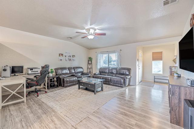 21540 Ives Dr, California City CA: https://media.crmls.org/mediaz/cff5b9a4-4fce-46f2-8321-52904ab363a0.jpg