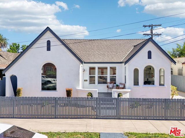 4438 W 28th Street, Los Angeles CA: https://media.crmls.org/mediaz/cff5e813-fccc-43b1-8165-c0d2fe57242a.jpg