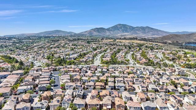 2816 Weeping Willow Rd, Chula Vista CA: https://media.crmls.org/mediaz/cff6052c-4a96-4299-bb52-9b2f769b3dda.jpg