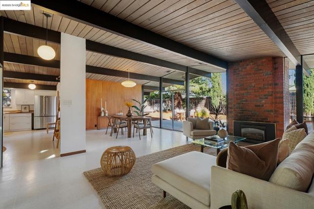 4020 Salem ST, Concord CA: https://media.crmls.org/mediaz/cff6126f-e399-4c80-9aa3-edaf39db893a.jpg