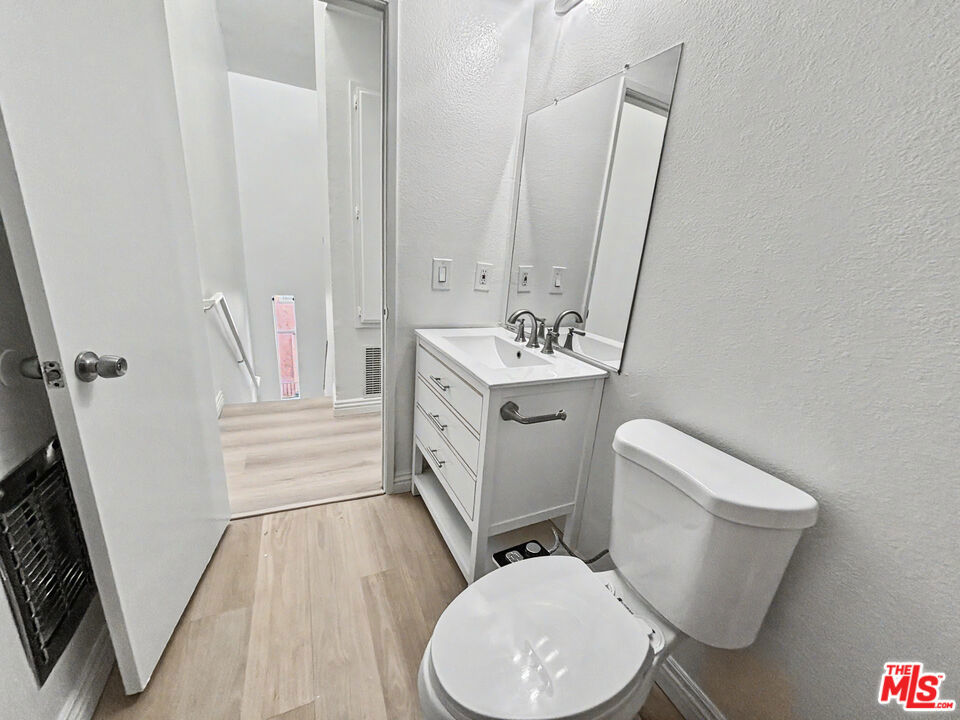 https://media.crmls.org/mediaz/cff6c120-8343-4c5a-8106-1cafedecdc99.jpg?preset=X-Large