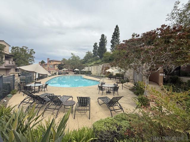 1355 Sky Ridge Ct, San Marcos CA: https://media.crmls.org/mediaz/cff6c6bb-2f20-43ce-a4c0-353c71d25693.jpg