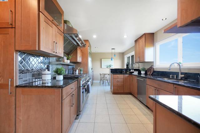 3218 Oakes Dr, Hayward CA: https://media.crmls.org/mediaz/cff7155b-b4d6-471c-aa2a-42c4f4a1d53a.jpg