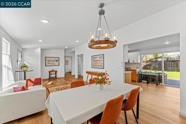 5169 Concord Blvd, Concord CA: https://media.crmls.org/mediaz/cff84ddb-ab57-497d-a31d-ee639d4d5c3f.jpg