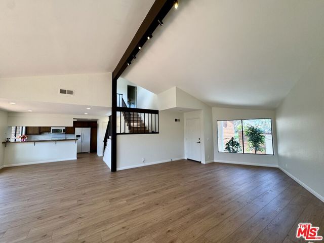 7756 Sailboat Circle, Huntington Beach CA: https://media.crmls.org/mediaz/cff8af4e-ec50-4726-8c3a-194742c20948.jpg