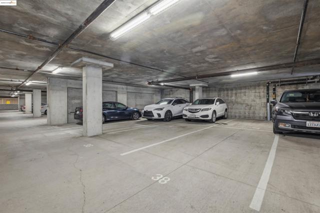428 Alice Street, Oakland CA: https://media.crmls.org/mediaz/cff8d20b-826f-4859-be94-955dff8d54fb.jpg