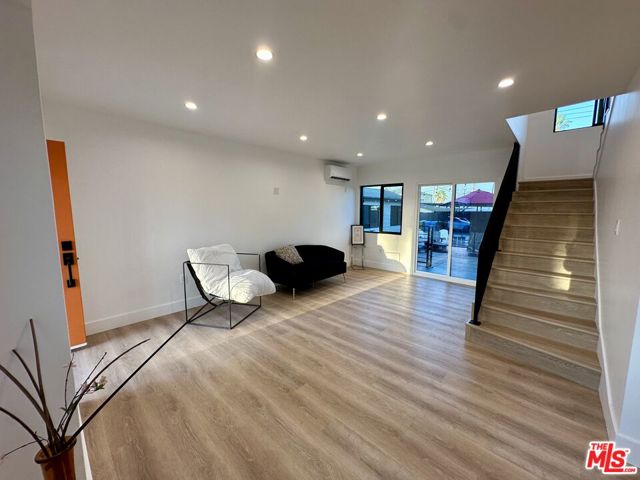 5414 S Mullen Avenue, Los Angeles CA: https://media.crmls.org/mediaz/cff94952-e495-4b41-ab77-f6bb81ed5155.jpg