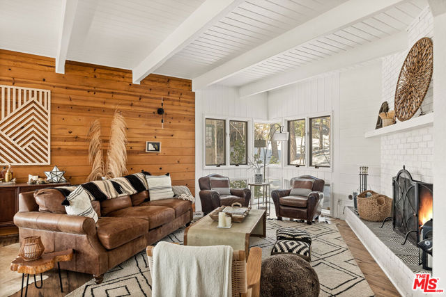 28277 Arbon Lane, Lake Arrowhead CA: https://media.crmls.org/mediaz/cff99360-f7b8-4830-b186-f15c47442991.jpg