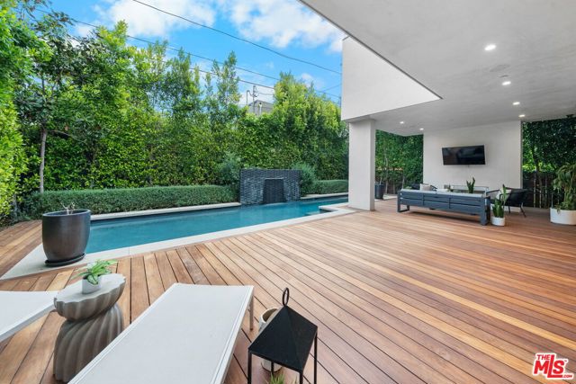 842 N Orange Grove Avenue, Los Angeles CA: https://media.crmls.org/mediaz/cff9f493-0105-4f98-95c7-4706e1cff17a.jpg