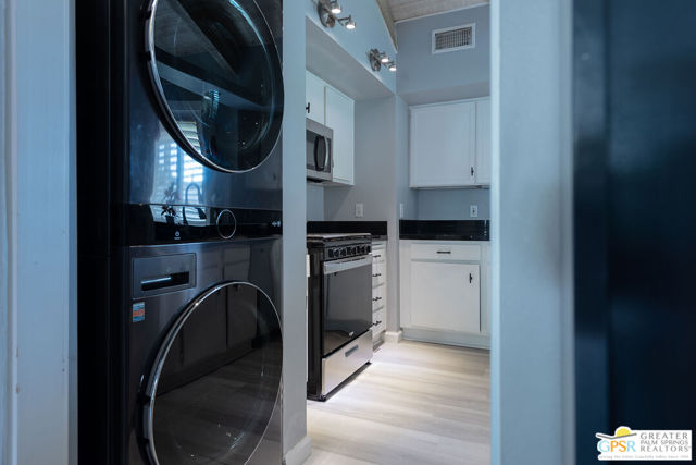 422 Forest Hills Drive, Rancho Mirage CA: https://media.crmls.org/mediaz/cffa0077-5952-4f8b-b510-bc4ba7e5e878.jpg