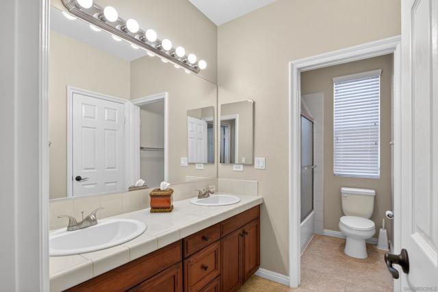 Image 47 of 73 For 18410 Lakepointe Dr