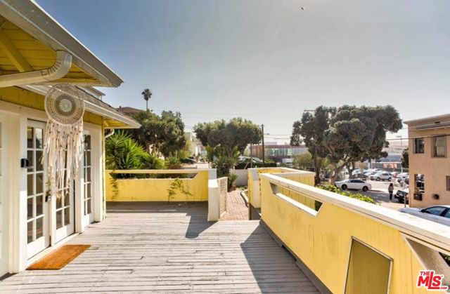 241 Marine Street, Santa Monica CA: https://media.crmls.org/mediaz/cffbbd84-fa9a-402a-ba52-8b9f1c872642.jpg