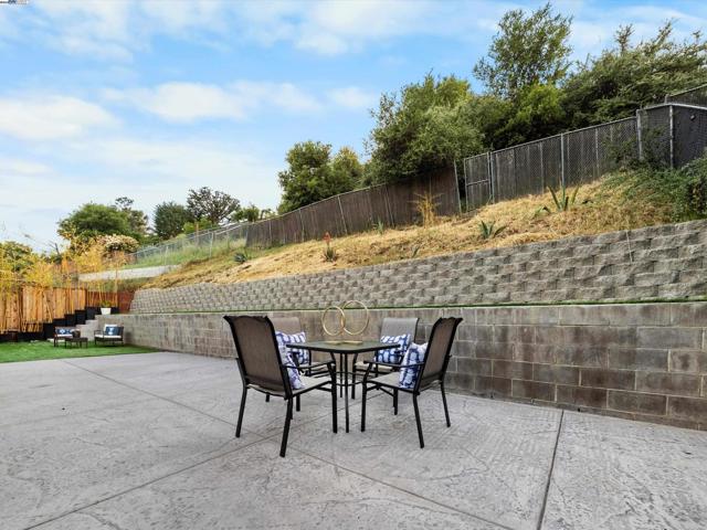 17914 Joseph Dr, Castro Valley CA: https://media.crmls.org/mediaz/cffbed0f-4646-4a9c-be9e-13410a2ea838.jpg