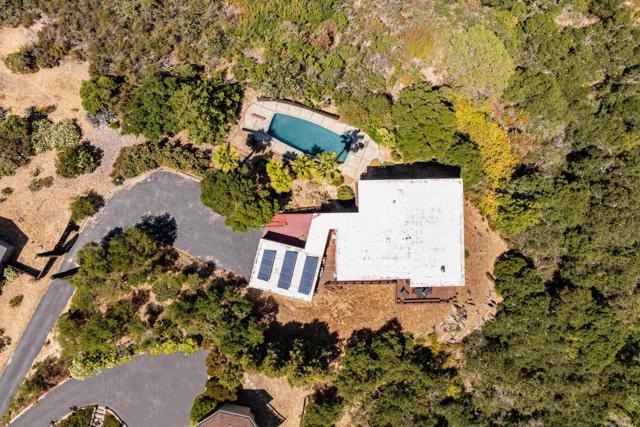 30 Pine Ridge Way, Portola Valley CA: https://media.crmls.org/mediaz/cffc0a7d-310e-4759-82c6-e0b94b33c3f1.jpg