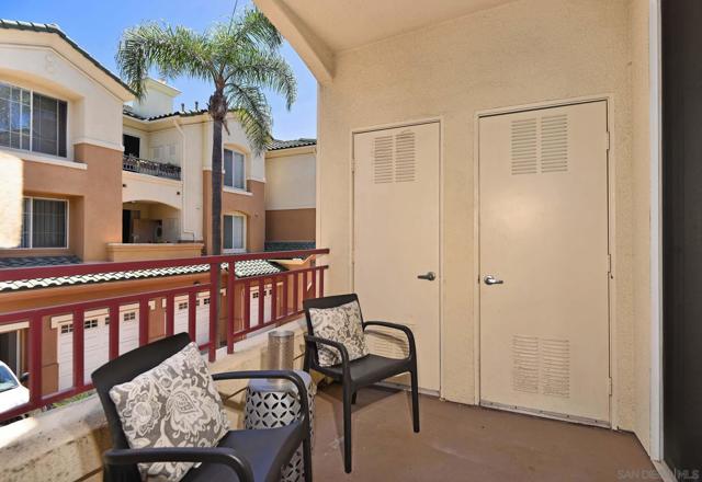 12376 Carmel Country Rd, San Diego CA: https://media.crmls.org/mediaz/cffc23e5-8e6c-47e9-8a78-b577ef35208c.jpg