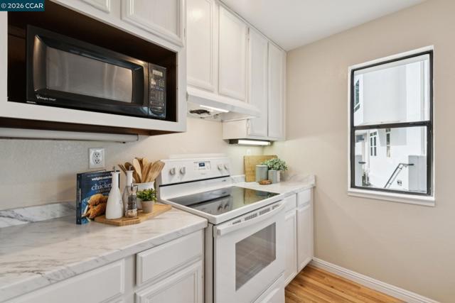 68 Mozden Ln, Pleasant Hill CA: https://media.crmls.org/mediaz/cffc306c-0c3f-4305-9dd2-323b995798a3.jpg