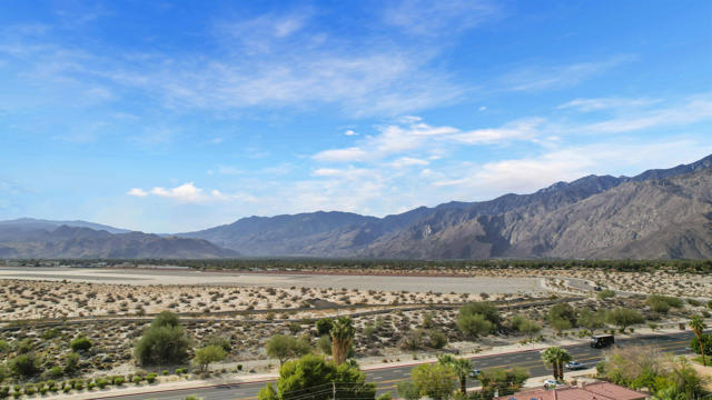 2800 E San Juan Road, Palm Springs CA: https://media.crmls.org/mediaz/cffcbaae-d69d-48f1-b5cc-1a86186534b6.jpg