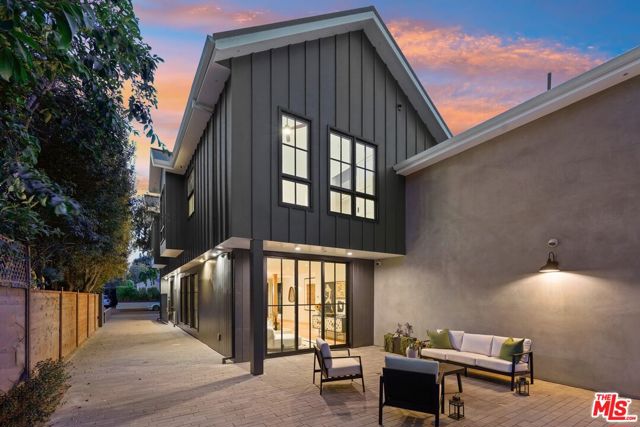 4034 Coolidge Avenue, Culver City CA: https://media.crmls.org/mediaz/cffcf09b-552b-46ec-b407-cd1f0bff4013.jpg