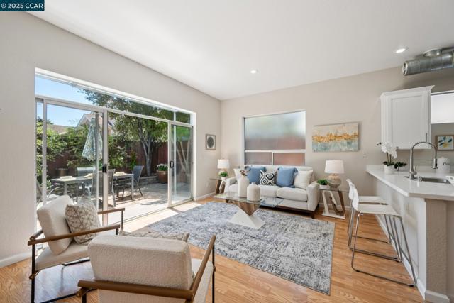 1017 45Th St, Emeryville CA: https://media.crmls.org/mediaz/cffd548a-4a69-4038-a62c-4e5f9514a3bf.jpg