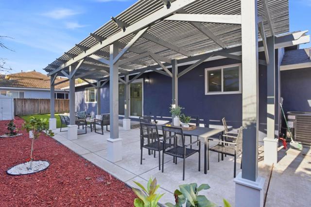 432 8th Avenue, Menlo Park CA: https://media.crmls.org/mediaz/cffd5f6f-eec3-4ed9-a70b-a226eae04114.jpg