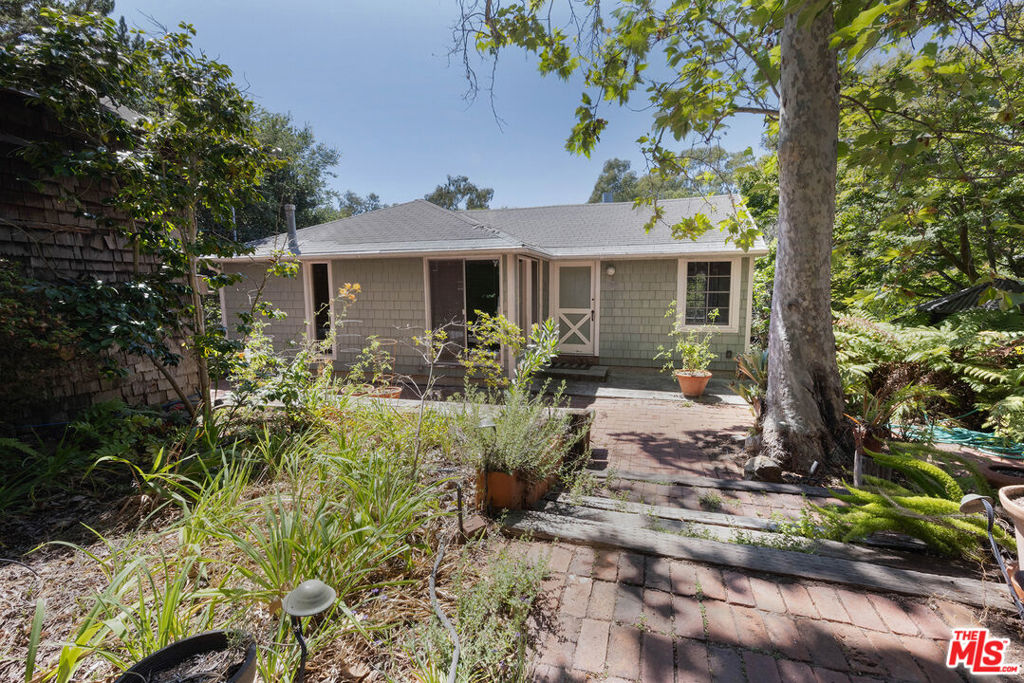 3856 Crescent Drive