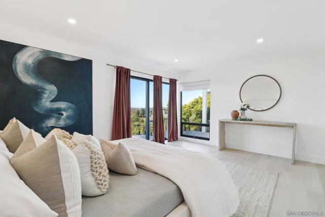 7117 Obelisco Cir, Carlsbad CA: https://media.crmls.org/mediaz/cffe92ad-028c-42af-86ea-229f623fb599.jpg