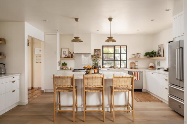5615 Via Montellano, Bonsall CA: https://media.crmls.org/mediaz/cffeda0e-52d6-4389-a6c3-7b0f29328d06.jpg