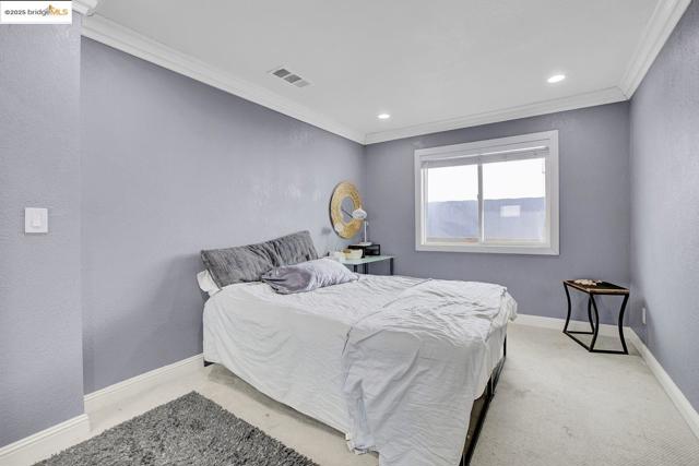 2419 Linden St, Oakland CA: https://media.crmls.org/mediaz/cfff10b8-bb93-4a7f-9700-58027175ed58.jpg