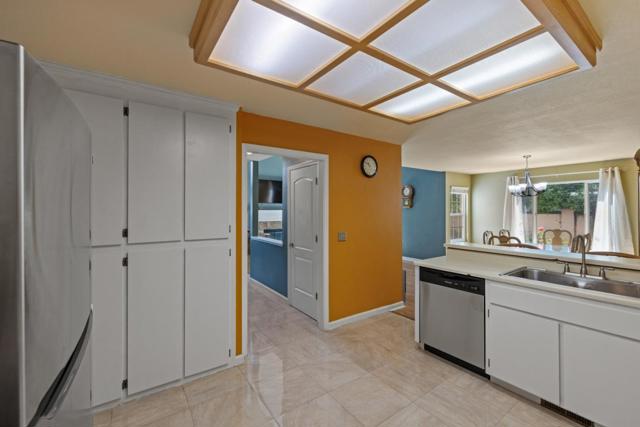 542 Via Sorrento, Morgan Hill CA: https://media.crmls.org/mediaz/cfff3823-9e33-4d65-9eab-86ed5a8a1d42.jpg