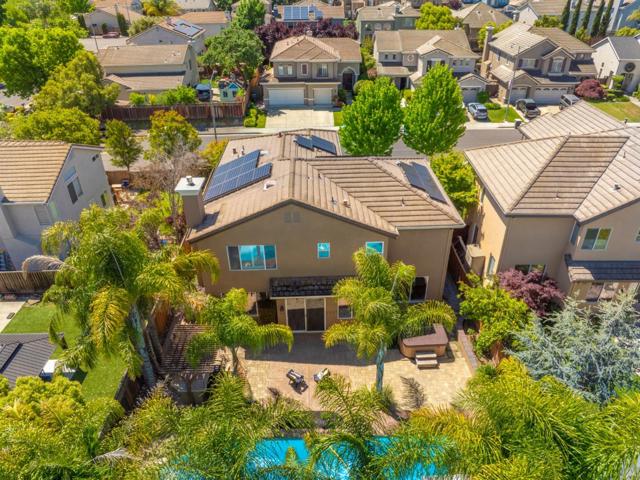 1429 Goshawk Court, Gilroy CA: https://media.crmls.org/mediaz/d0007d37-342b-4c72-8247-bfaf42319663.jpg
