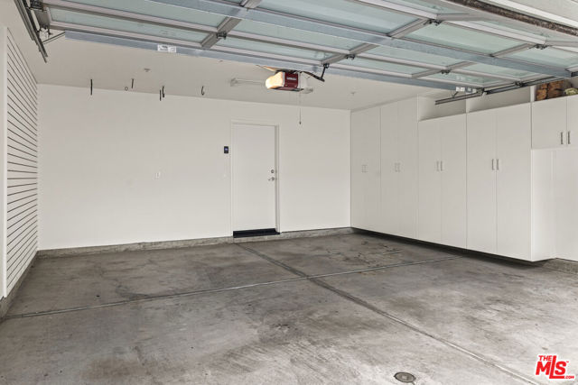 310 Washington Boulevard, Marina del Rey CA: https://media.crmls.org/mediaz/d00146a6-5cd8-4f16-a26f-991584f1faf9.jpg