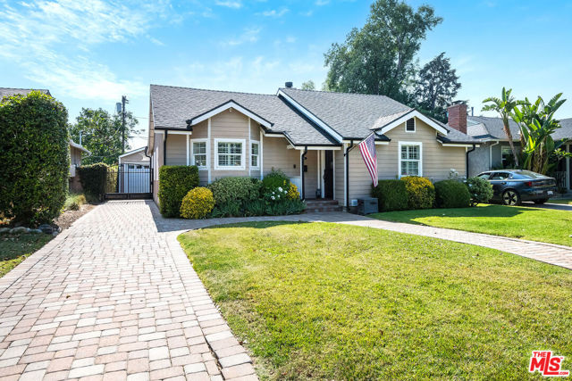 5711 Colbath Avenue, Valley Glen CA: https://media.crmls.org/mediaz/d0016599-b249-4449-a84c-3606850a6aea.jpg