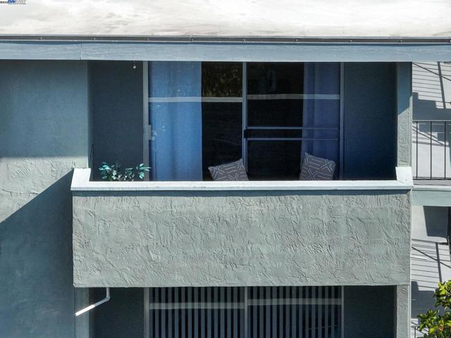 415 Cornell Ave, Albany CA: https://media.crmls.org/mediaz/d0025c9e-b345-4bf5-a405-4c7fed8eeb89.jpg